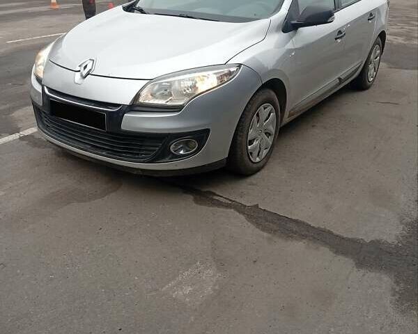 Сірий Рено Меган, об'ємом двигуна 1.46 л та пробігом 300 тис. км за 7500 $, фото 4 на Automoto.ua