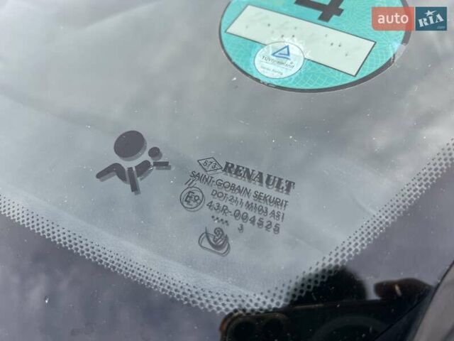 Серый Рено Меган, объемом двигателя 1.5 л и пробегом 270 тыс. км за 7500 $, фото 47 на Automoto.ua