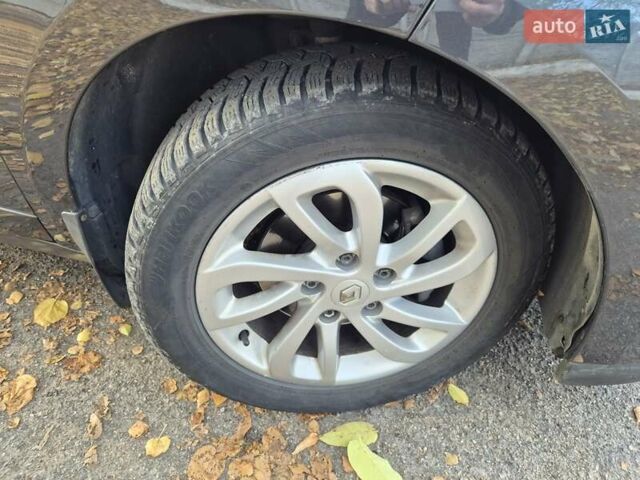 Сірий Рено Меган, об'ємом двигуна 1.5 л та пробігом 302 тис. км за 7700 $, фото 30 на Automoto.ua