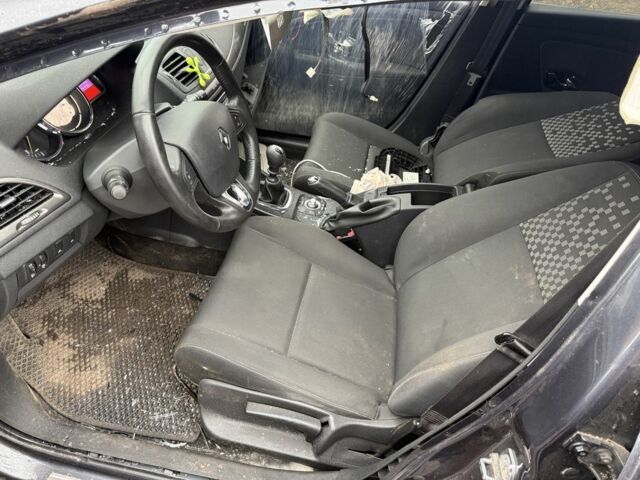 Серый Рено Меган, объемом двигателя 1.5 л и пробегом 250 тыс. км за 3100 $, фото 6 на Automoto.ua