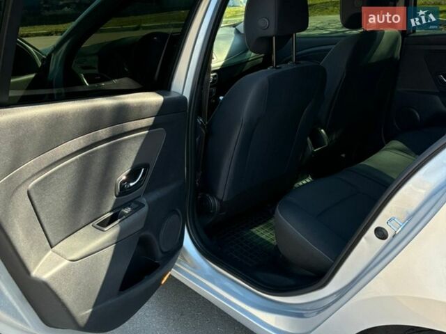 Серый Рено Меган, объемом двигателя 1.46 л и пробегом 283 тыс. км за 7100 $, фото 6 на Automoto.ua