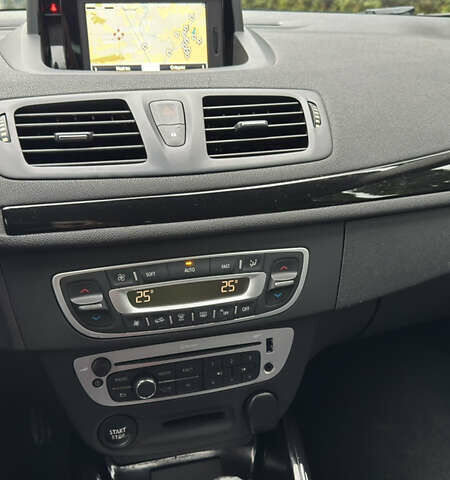 Серый Рено Меган, объемом двигателя 1.5 л и пробегом 222 тыс. км за 9999 $, фото 21 на Automoto.ua