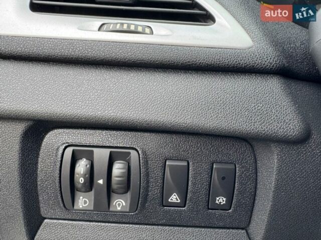 Серый Рено Меган, объемом двигателя 1.5 л и пробегом 215 тыс. км за 8900 $, фото 31 на Automoto.ua