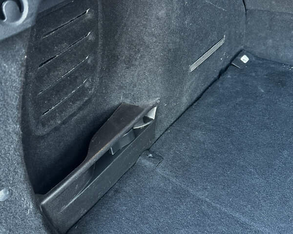 Серый Рено Меган, объемом двигателя 1.46 л и пробегом 246 тыс. км за 8300 $, фото 24 на Automoto.ua