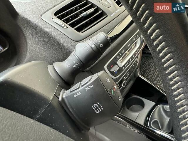 Сірий Рено Меган, об'ємом двигуна 1.5 л та пробігом 261 тис. км за 8350 $, фото 21 на Automoto.ua