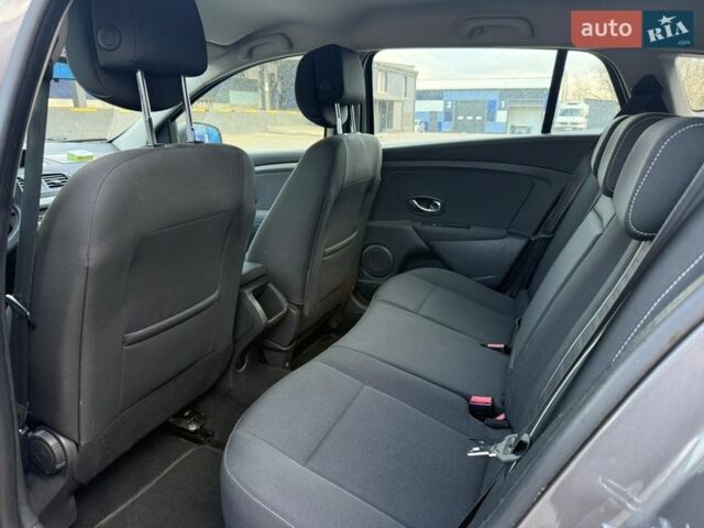 Серый Рено Меган, объемом двигателя 0 л и пробегом 128 тыс. км за 6950 $, фото 30 на Automoto.ua