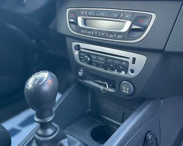 Серый Рено Меган, объемом двигателя 1.5 л и пробегом 202 тыс. км за 7800 $, фото 43 на Automoto.ua