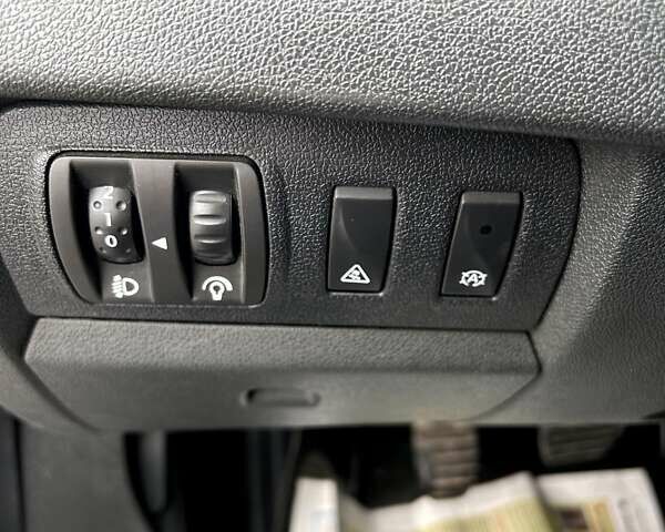 Серый Рено Меган, объемом двигателя 1.5 л и пробегом 247 тыс. км за 8300 $, фото 34 на Automoto.ua