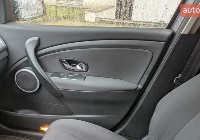 Серый Рено Меган, объемом двигателя 1.46 л и пробегом 225 тыс. км за 8500 $, фото 9 на Automoto.ua