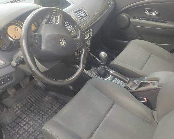 Рено Меган 2013 в Каменке-Бугской на Automoto.ua Серый Рено Меган, объемом двигателя 1.46 л и пробегом 290 тыс. км за 7000 $, фото 1 на Automoto.ua