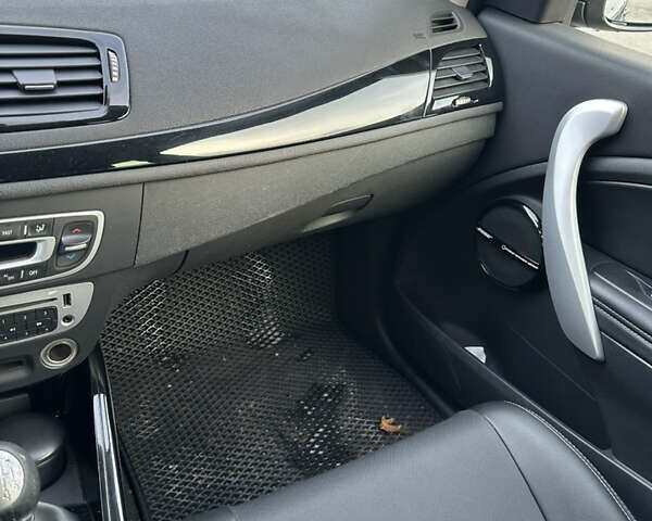 Сірий Рено Меган, об'ємом двигуна 1.6 л та пробігом 262 тис. км за 8200 $, фото 17 на Automoto.ua