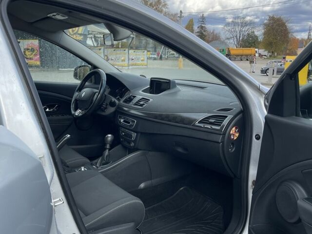 Рено Меган 2013 в Черновцах на Automoto.ua Серый Рено Меган, объемом двигателя 1.5 л и пробегом 255 тыс. км за 8280 $, фото 11 на Automoto.ua