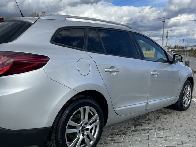 Рено Меган 2013 в Черновцах на Automoto.ua Серый Рено Меган, объемом двигателя 1.5 л и пробегом 255 тыс. км за 8280 $, фото 7 на Automoto.ua