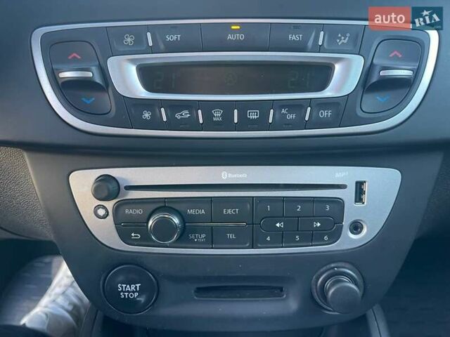 Серый Рено Меган, объемом двигателя 1.46 л и пробегом 225 тыс. км за 8990 $, фото 24 на Automoto.ua