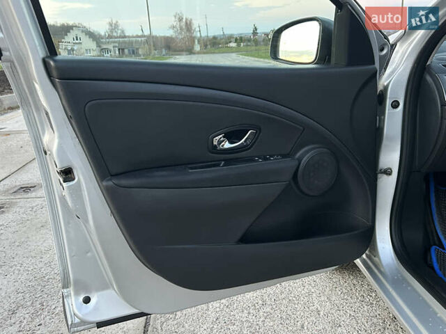 Серый Рено Меган, объемом двигателя 1.46 л и пробегом 250 тыс. км за 7200 $, фото 23 на Automoto.ua