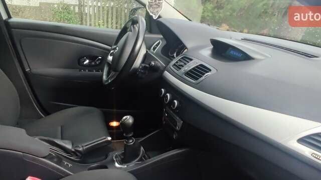 Сірий Рено Меган, об'ємом двигуна 1.6 л та пробігом 245 тис. км за 7800 $, фото 2 на Automoto.ua