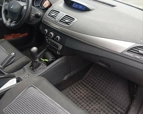 Сірий Рено Меган, об'ємом двигуна 1.46 л та пробігом 300 тис. км за 7500 $, фото 13 на Automoto.ua