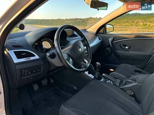 Рено Меган 2013 в Виннице на Automoto.ua Серый Рено Меган, объемом двигателя 1.46 л и пробегом 270 тыс. км за 7800 $, фото 15 на Automoto.ua