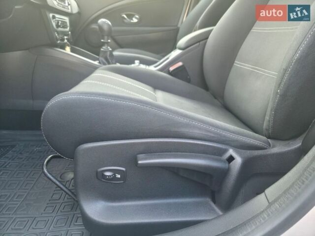 Серый Рено Меган, объемом двигателя 1.46 л и пробегом 239 тыс. км за 9550 $, фото 39 на Automoto.ua