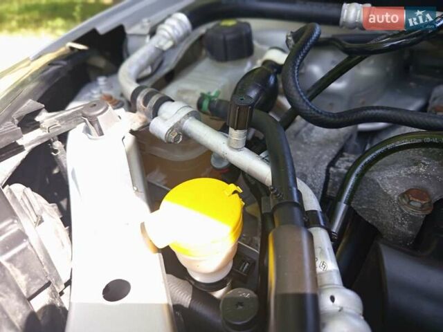 Серый Рено Меган, объемом двигателя 1.49 л и пробегом 223 тыс. км за 8600 $, фото 30 на Automoto.ua