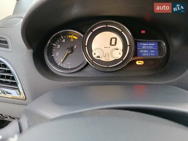 Серый Рено Меган, объемом двигателя 1.5 л и пробегом 187 тыс. км за 9500 $, фото 20 на Automoto.ua