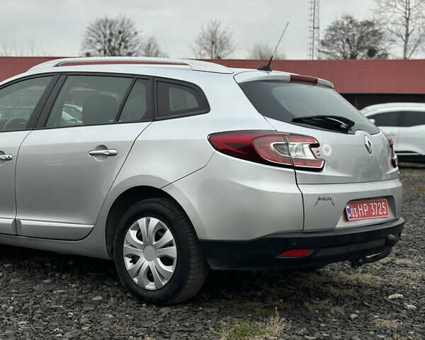 Серый Рено Меган, объемом двигателя 1.5 л и пробегом 265 тыс. км за 9200 $, фото 5 на Automoto.ua