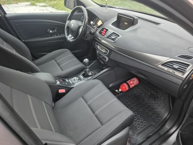 Серый Рено Меган, объемом двигателя 0 л и пробегом 180 тыс. км за 8900 $, фото 3 на Automoto.ua