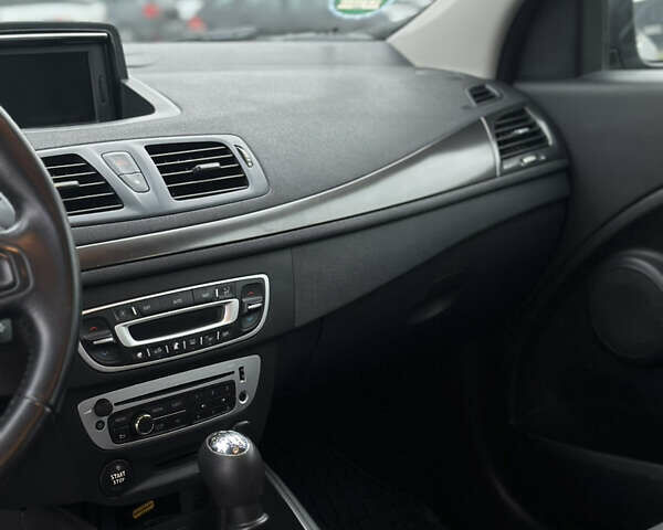 Серый Рено Меган, объемом двигателя 1.5 л и пробегом 265 тыс. км за 9200 $, фото 30 на Automoto.ua