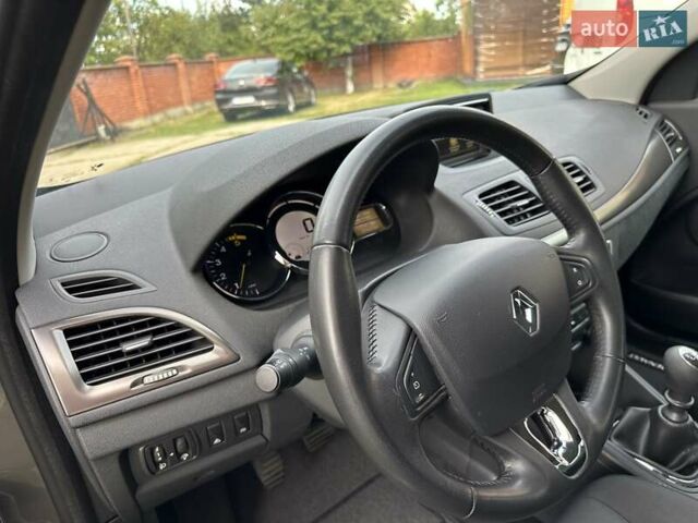 Серый Рено Меган, объемом двигателя 0 л и пробегом 146 тыс. км за 9450 $, фото 40 на Automoto.ua