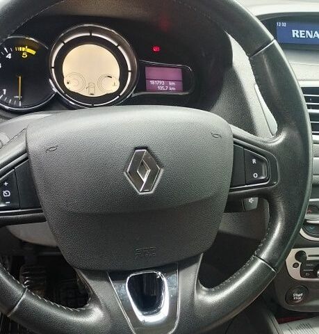 Серый Рено Меган, объемом двигателя 0 л и пробегом 181 тыс. км за 9800 $, фото 4 на Automoto.ua