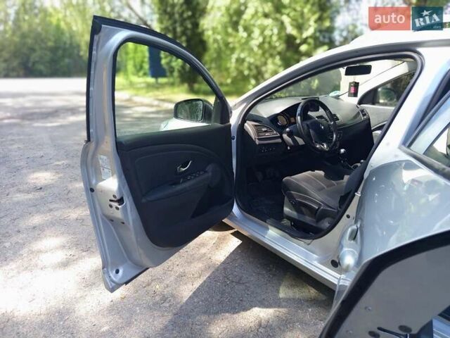 Серый Рено Меган, объемом двигателя 1.49 л и пробегом 223 тыс. км за 8600 $, фото 20 на Automoto.ua
