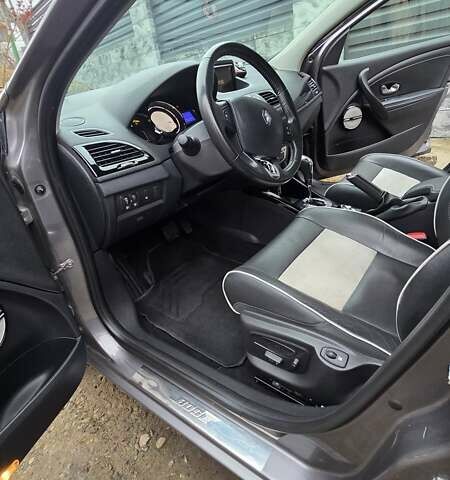 Сірий Рено Меган, об'ємом двигуна 1.46 л та пробігом 221 тис. км за 9000 $, фото 38 на Automoto.ua