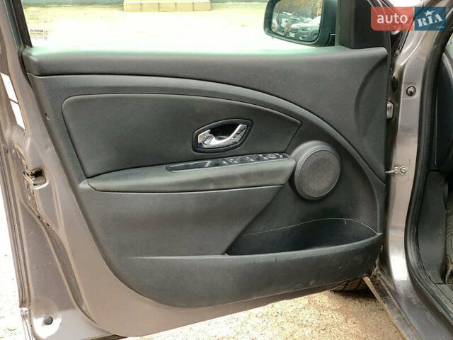 Сірий Рено Меган, об'ємом двигуна 1.5 л та пробігом 252 тис. км за 8790 $, фото 18 на Automoto.ua