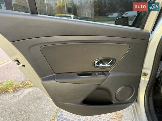 Сірий Рено Меган, об'ємом двигуна 1.5 л та пробігом 260 тис. км за 8150 $, фото 13 на Automoto.ua
