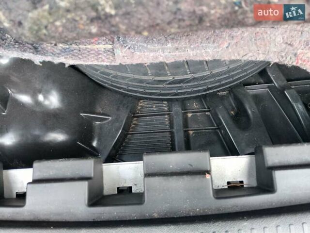Рено Меган 2014 в Киеве на Automoto.ua Серый Рено Меган, объемом двигателя 1.46 л и пробегом 245 тыс. км за 7600 $, фото 22 на Automoto.ua