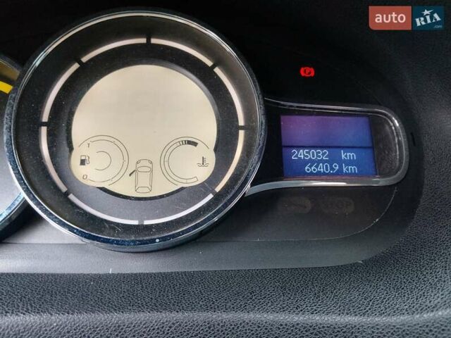 Рено Меган 2014 в Киеве на Automoto.ua Серый Рено Меган, объемом двигателя 1.46 л и пробегом 245 тыс. км за 7600 $, фото 28 на Automoto.ua