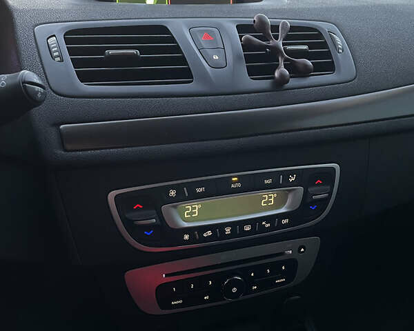 Сірий Рено Меган, об'ємом двигуна 1.46 л та пробігом 217 тис. км за 9600 $, фото 17 на Automoto.ua