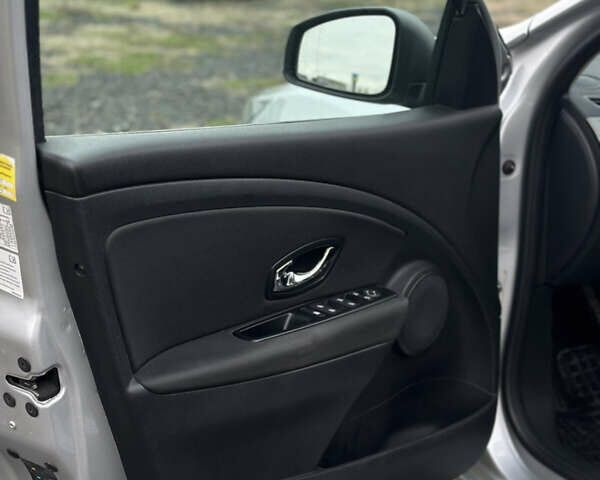 Серый Рено Меган, объемом двигателя 1.5 л и пробегом 265 тыс. км за 9200 $, фото 17 на Automoto.ua