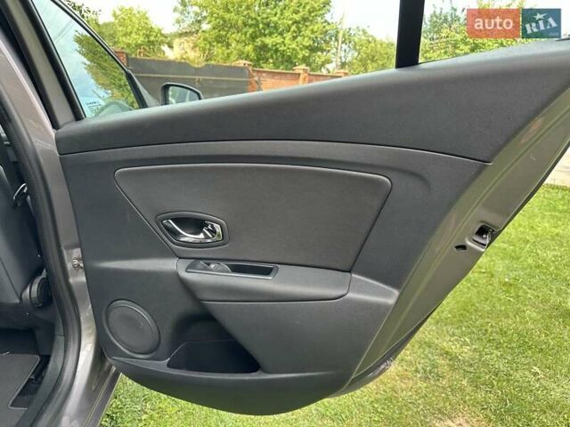 Серый Рено Меган, объемом двигателя 0 л и пробегом 146 тыс. км за 9450 $, фото 46 на Automoto.ua