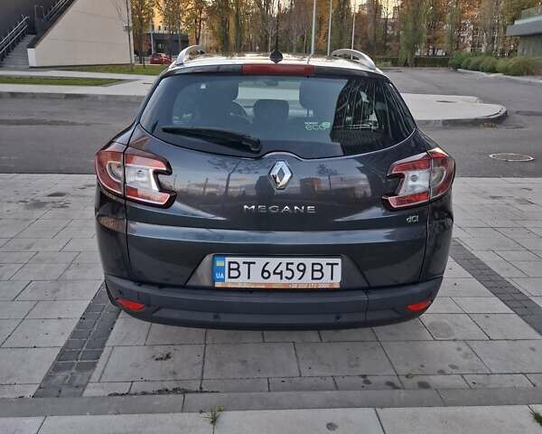 Рено Меган 2014 в Киеве на Automoto.ua Серый Рено Меган, объемом двигателя 1.46 л и пробегом 260 тыс. км за 8200 $, фото 3 на Automoto.ua