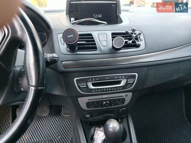 Рено Меган 2014 в Киеве на Automoto.ua Серый Рено Меган, объемом двигателя 1.46 л и пробегом 245 тыс. км за 7600 $, фото 13 на Automoto.ua