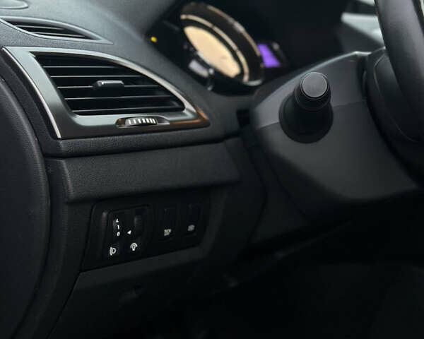 Серый Рено Меган, объемом двигателя 1.5 л и пробегом 265 тыс. км за 9200 $, фото 19 на Automoto.ua