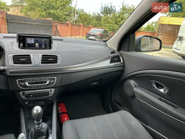 Серый Рено Меган, объемом двигателя 0 л и пробегом 146 тыс. км за 9450 $, фото 44 на Automoto.ua