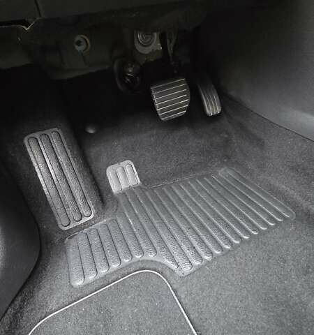 Сірий Рено Меган, об'ємом двигуна 1.46 л та пробігом 221 тис. км за 9000 $, фото 47 на Automoto.ua