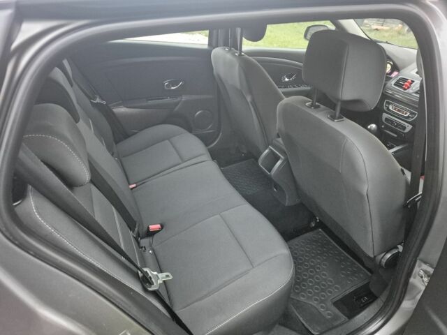 Серый Рено Меган, объемом двигателя 0 л и пробегом 180 тыс. км за 8900 $, фото 7 на Automoto.ua