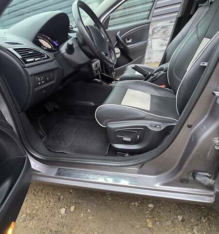 Сірий Рено Меган, об'ємом двигуна 1.46 л та пробігом 221 тис. км за 9000 $, фото 37 на Automoto.ua