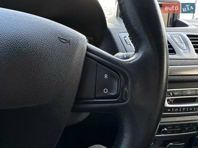 Сірий Рено Меган, об'ємом двигуна 1.46 л та пробігом 274 тис. км за 7790 $, фото 20 на Automoto.ua