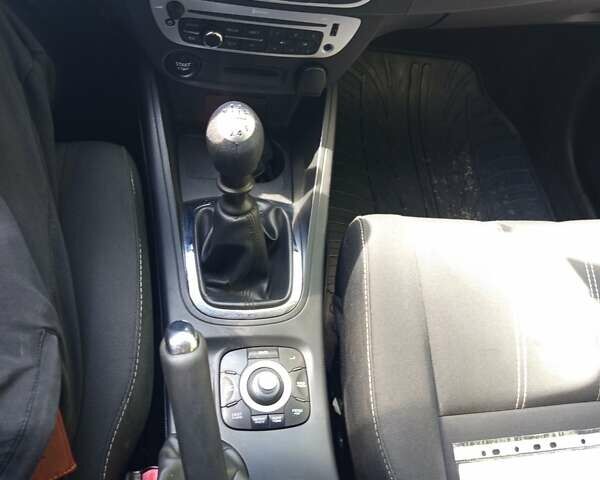 Серый Рено Меган, объемом двигателя 1.49 л и пробегом 223 тыс. км за 8600 $, фото 17 на Automoto.ua