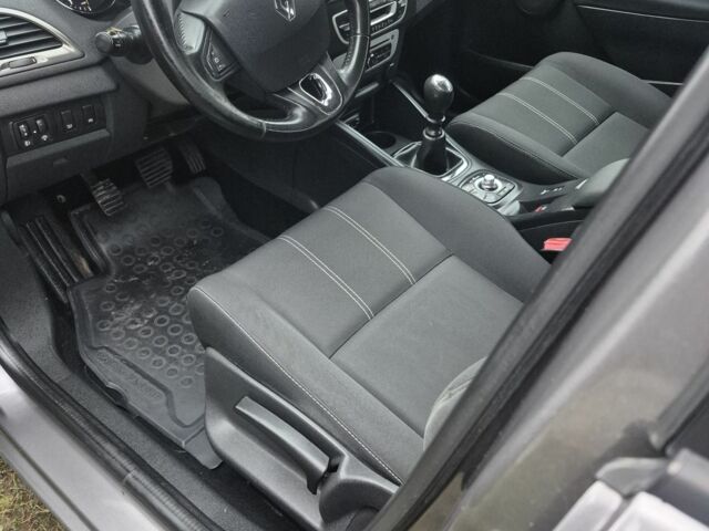 Серый Рено Меган, объемом двигателя 0 л и пробегом 180 тыс. км за 8900 $, фото 8 на Automoto.ua