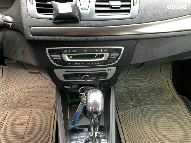 Сірий Рено Меган, об'ємом двигуна 1.5 л та пробігом 252 тис. км за 8790 $, фото 32 на Automoto.ua